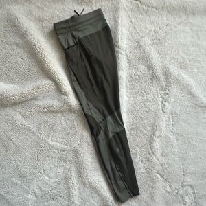 Lululemon’s men’s tights